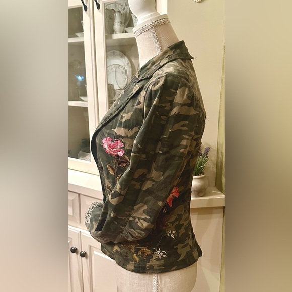 EUC Love Stitch Lined Camouflage Jacket/Blazer with embroidered design. Sz Small - Picture 4 of 16